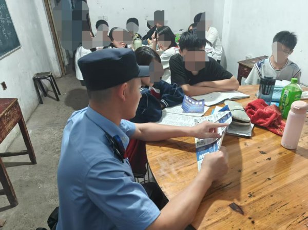 证券配资的条件 民警课间宣传，助力青少年健康成长_大皖新闻 | 安徽网